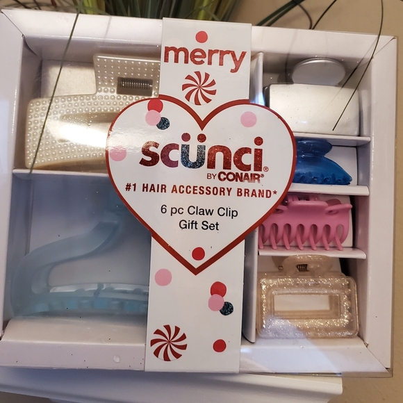 Scunci Claw Clip Gift Set - Picture 5 of 5